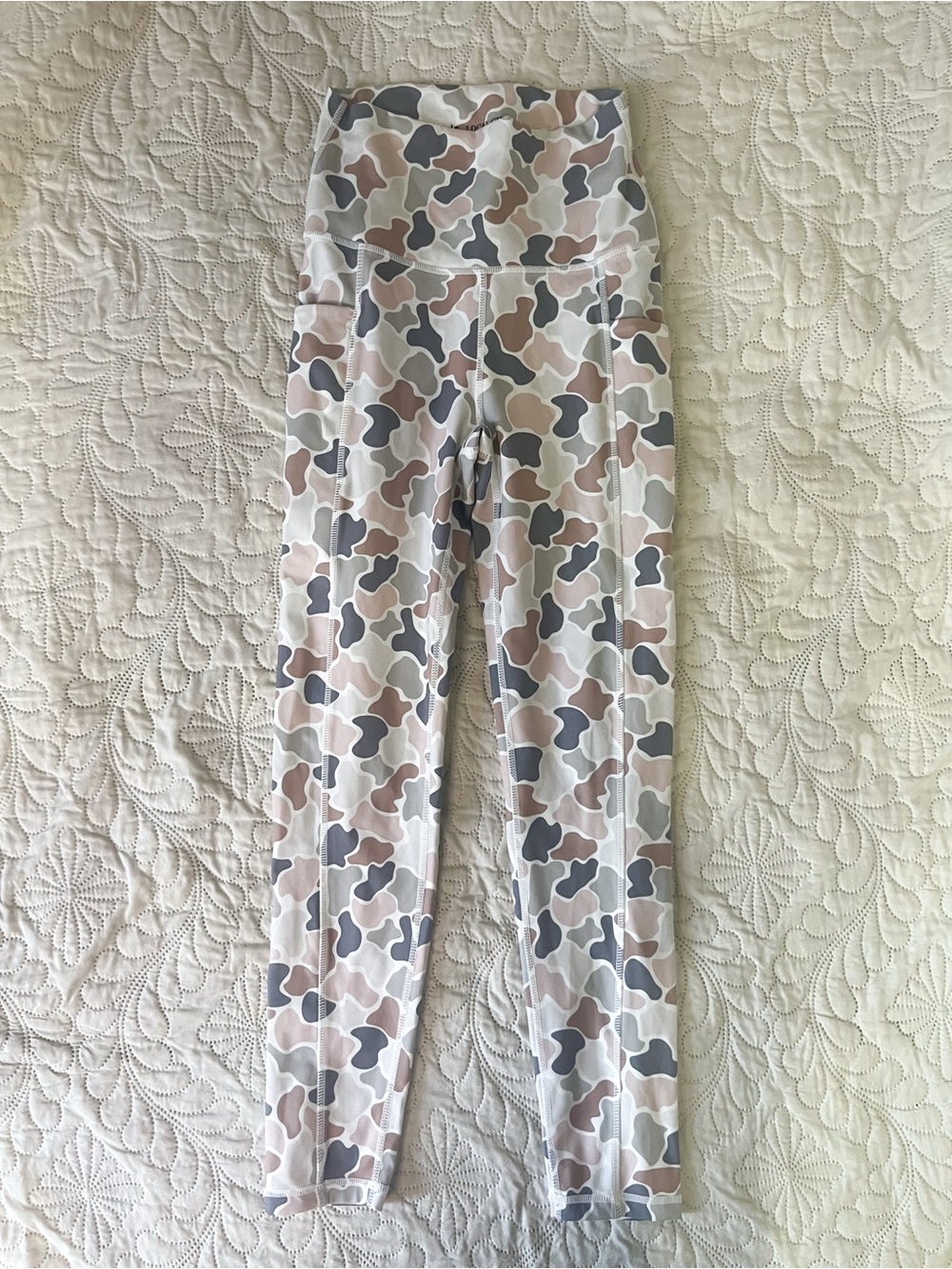 NWOT Local Girl Duck Camo Leggings. XS